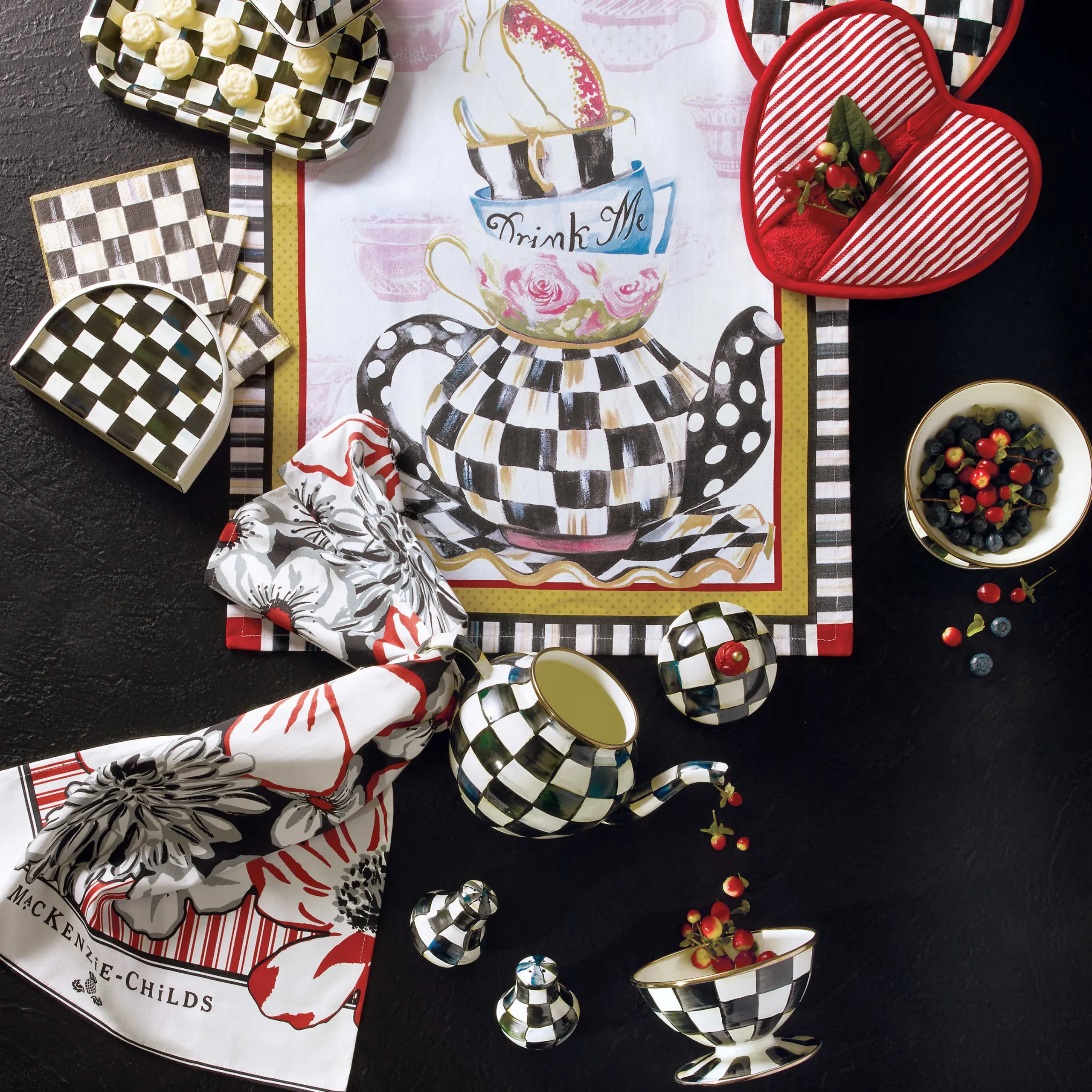 Courtly Check Enamel Teapot - 4 Cup|MacKenzie-Childs